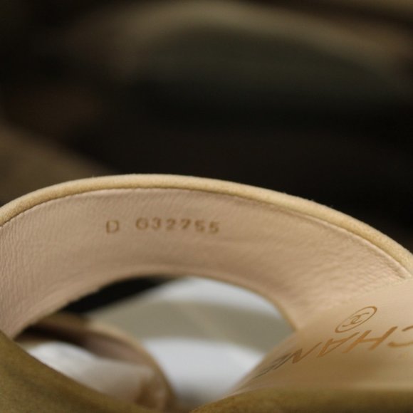 CHANEL Beige Gold Pearl Heel - Picture 5 of 11